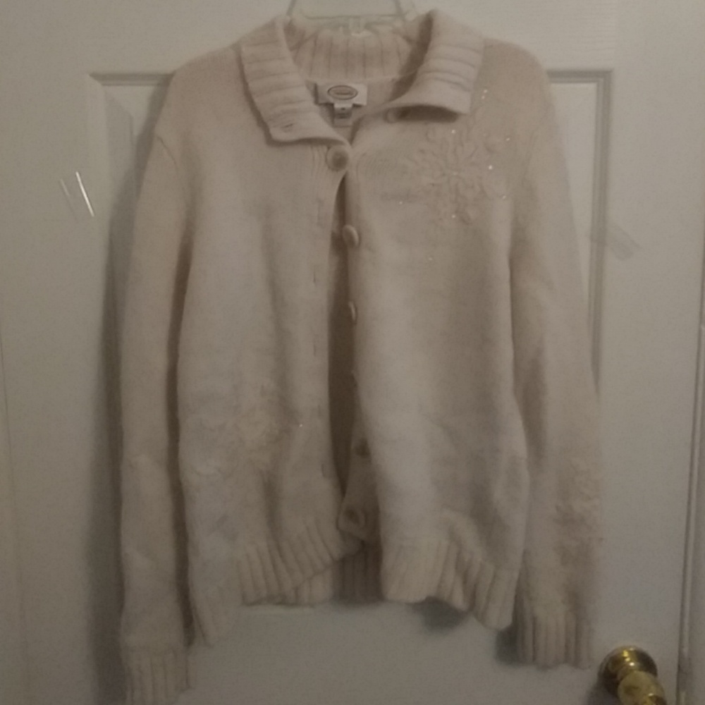 Tabolts Winter sweater w/ snowflake embellishments